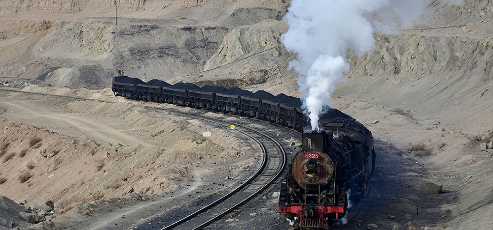 中国最後の蒸気機関車　新疆ハミ三道嶺炭鉱鉄道
