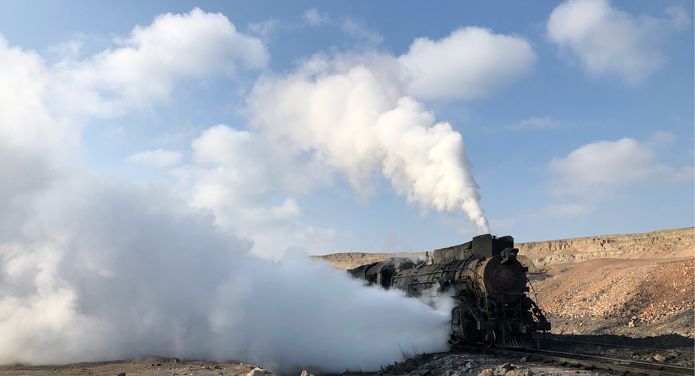 中国最後の蒸気機関車　新疆ハミ三道嶺炭鉱鉄道