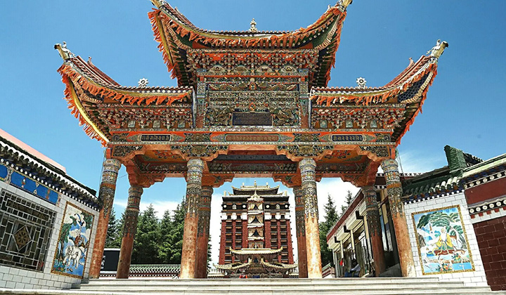 甘粛南部チベット ミラレバ仏閣（米拉日巴仏閣）