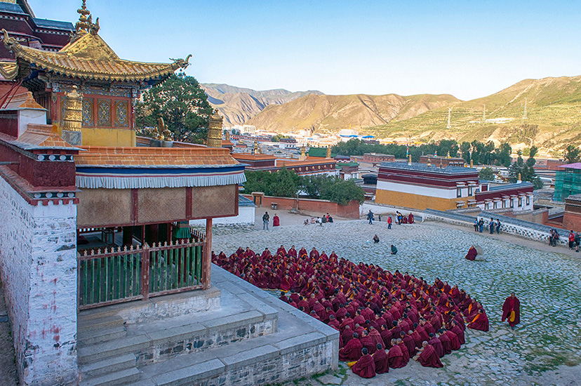 蘭州発 炳霊寺石窟と夏河ラブロン寺２日間観光ツアー
