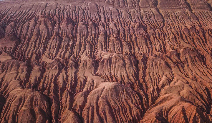 新疆　トルファン火焔山