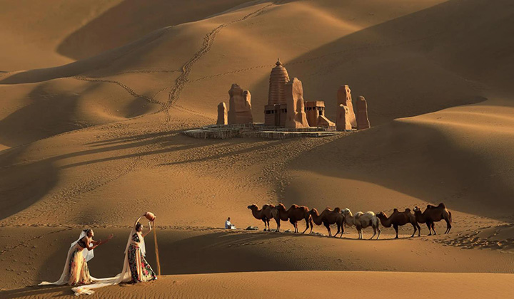 新疆　トルファン クムタグ砂漠（庫木塔格砂漠）