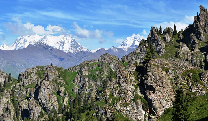 馬牙山の頂上から見る天山山脈