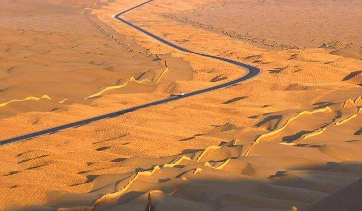 新彊　タクラマカン砂漠