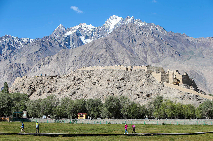 カシュガル発 パミール高原カラクリ湖とタシュクルカン２日間観光ツアー