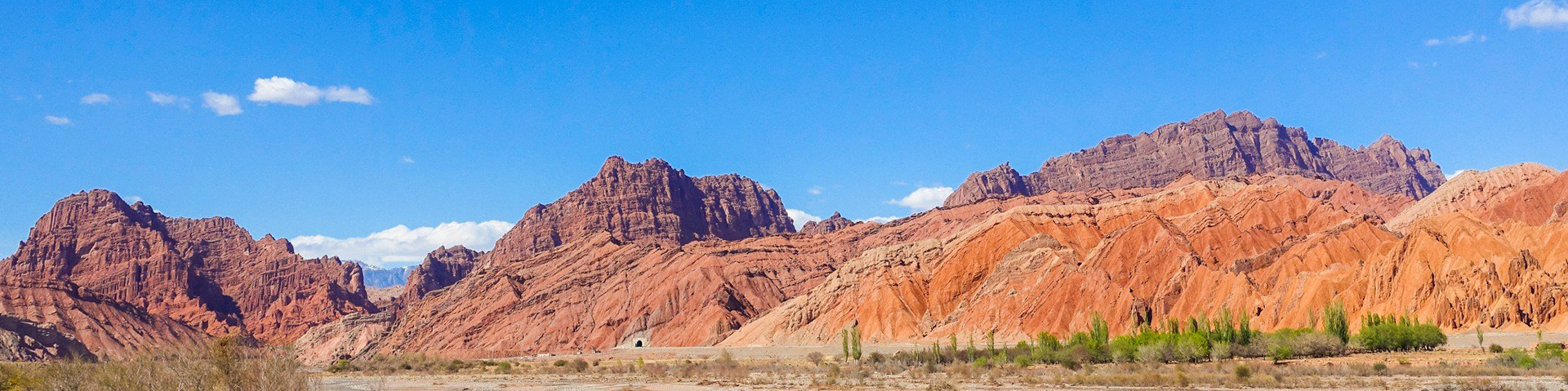 新彊クチャ　天山神秘大峡谷