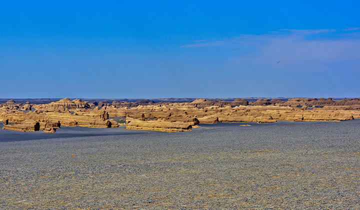 雅丹（ヤルタン）魔鬼城